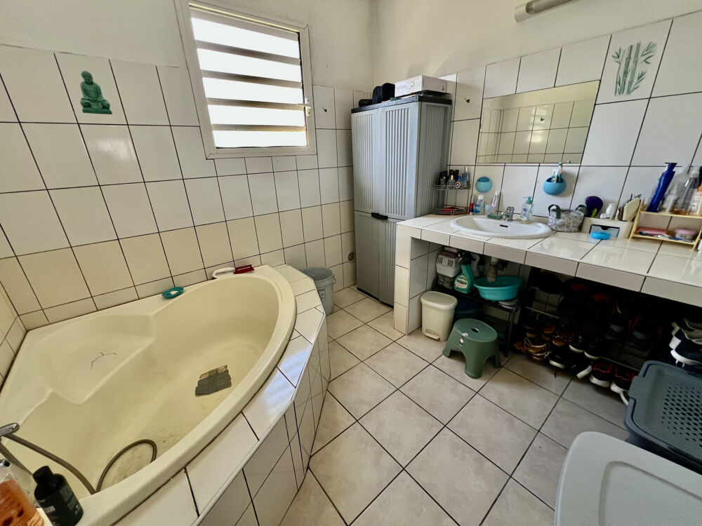 Vente Maison SAINT JOSEPH 97480 - VILLA F3 + BUREAU -  VARANGUE OUVERTE - TERRAIN PLAT ET CLOTURE - SECTEUR RECHERCHÉ St joseph