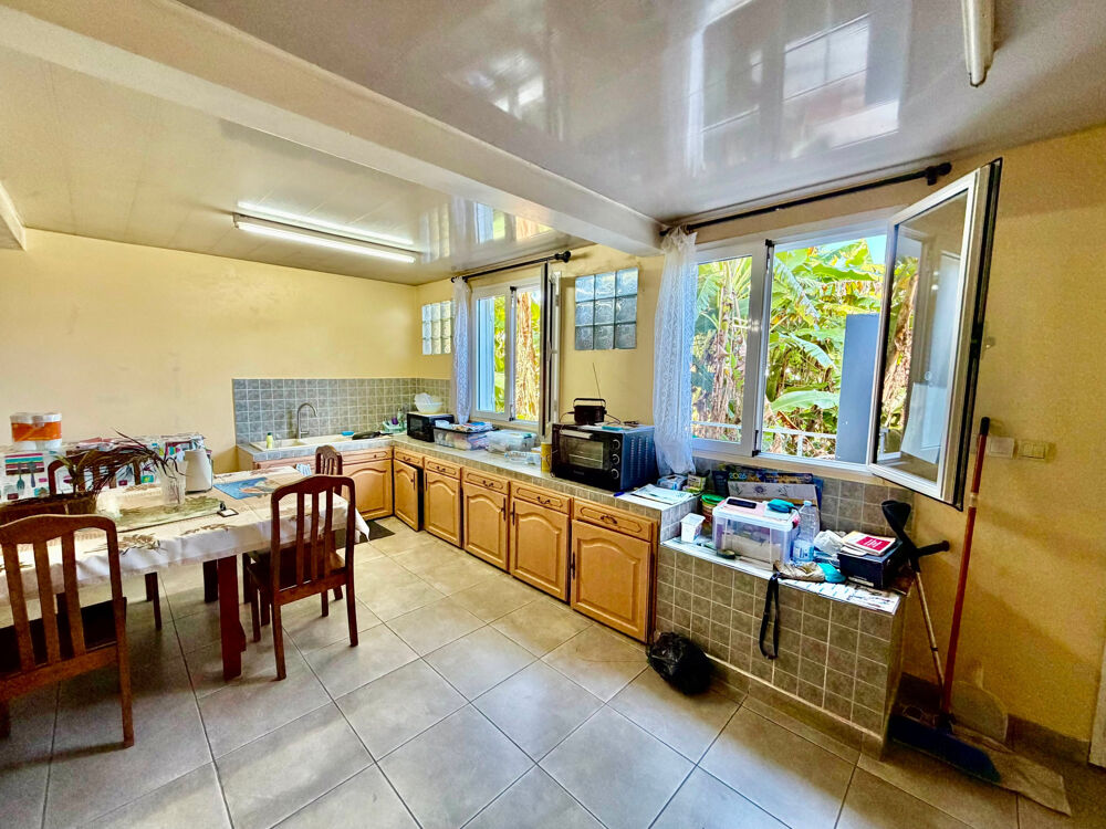 SAINT JOSEPH 97480 - VILLA F5 À ÉTAGE - ENTRETENUE - BEAUX VOLUMES - VASTE TERRAIN - QUARTIER RECHERCHÉ