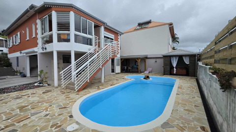   PETITE ILE 97429 - VILLA MODERNE ET CONFORTABLE - PISCINE - VUE DEGAGEE Maison - 4 pièce(s) - 96 m²