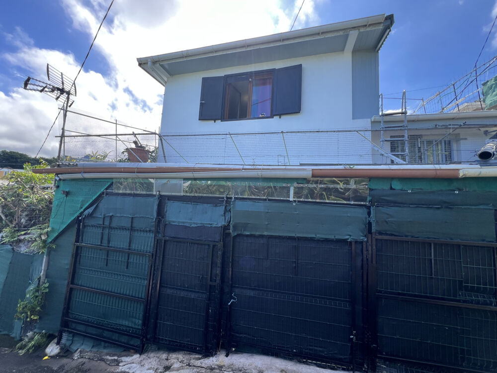 Vente Maison SAINT JOSEPH 97480 - ENSEMBLE IMMOBILIER BIEN SITUÉ - GARAGE - TRAVAUX À PRÉVOIR - VUE DÉGAGÉE St joseph
