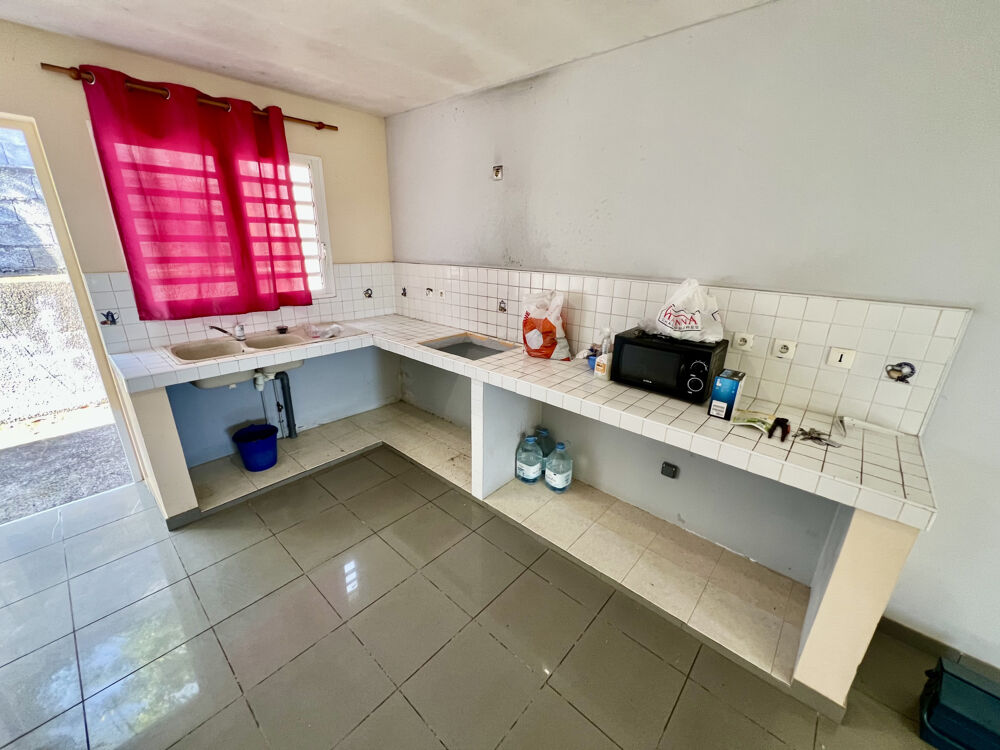 SAINT PIERRE 97410 - VILLA F4 DE PLAIN PIED - LUMINEUSE - HABITABLE DE SUITE - SECTEUR CALME