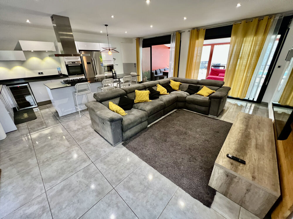 Vente Maison SAINT PIERRE 97410 - VILLA DE CHARME - CHAMBRES SPACIEUSES - PISCINE - TERRAIN CLOS - COMMODITÉS À PROXIMITÉ St pierre