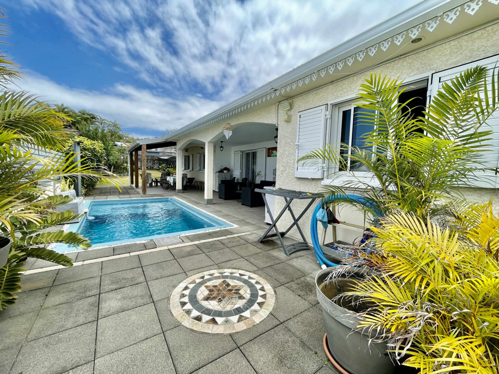 SAINT JOSEPH 97480 - VILLA AVEC PISCINE - CHAMBRES CONFORTABLES - FONCTIONNELLE - PROCHE DU CENTRE