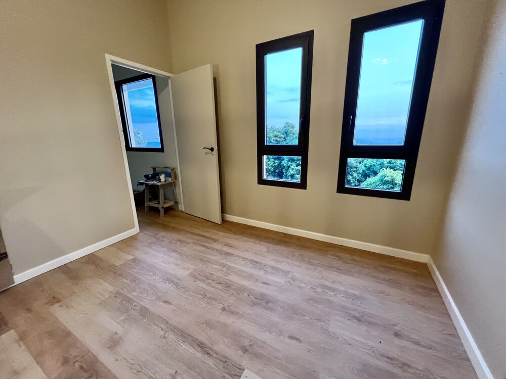 Vente Maison SAINT PIERRE 97410 - VILLA MODERNE - EN EXCLUSIVITÉ - TRÈS BEAUX VOLUMES - VASTE TERRAIN - QUARTIER AGRÉABLE St pierre