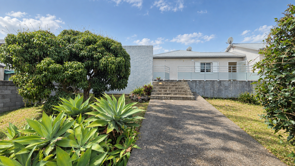 Vente Maison TAMPON 97430 - VILLA F4 - BEAUX ESPACES - TERRAIN VERDOYANT - SECTEUR CALME Le tampon