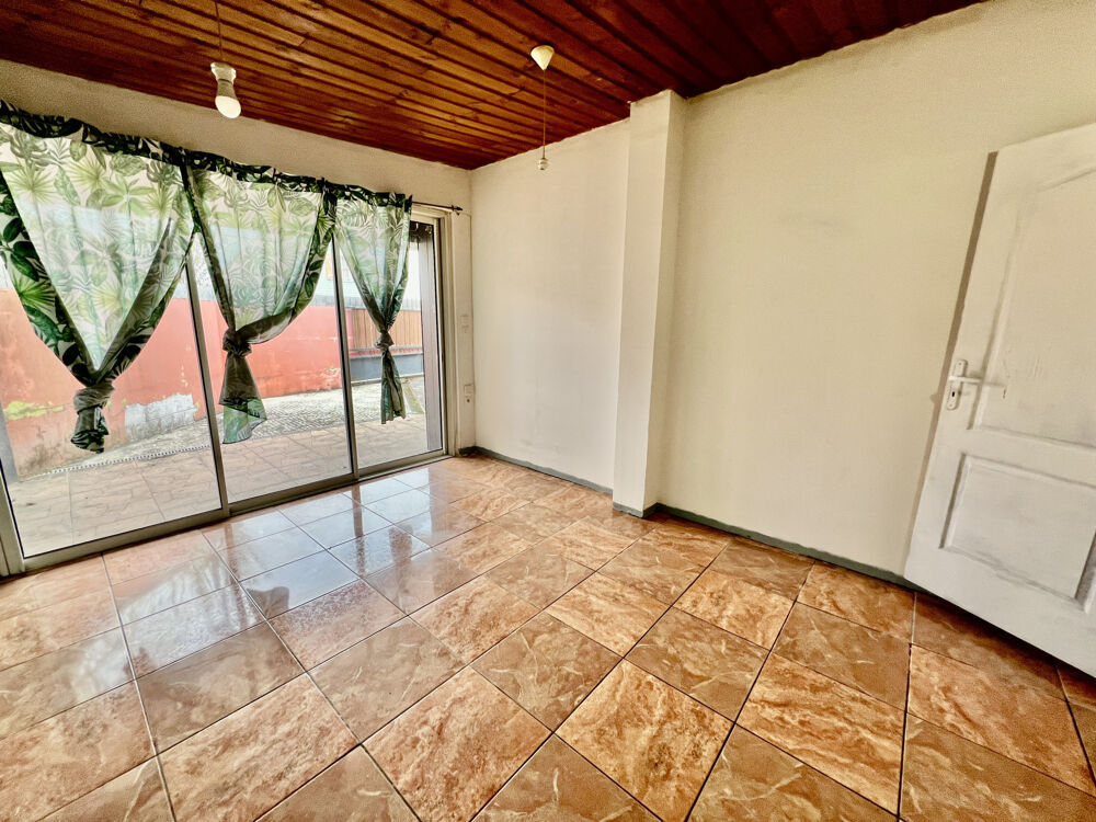 Vente Maison TAMPON 97430 - MAISON AVEC 4 CHAMBRES + 1 BUREAU - VASTE TERRASSE - QUARTIER CALME Le tampon