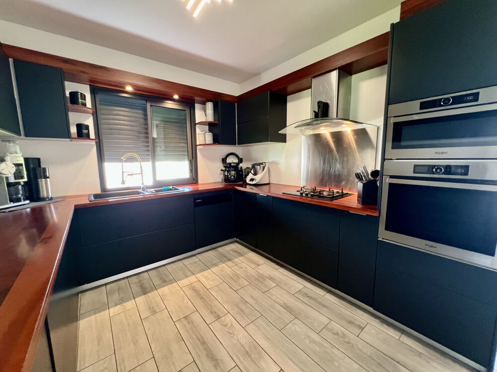 Vente Maison SAINT JOSEPH 97480 - VILLA EN PARFAIT ÉTAT - LUMINEUX - BEAUX VOLUMES - GARAGE - GRAND TERRAIN - PISCINE - FAC St joseph