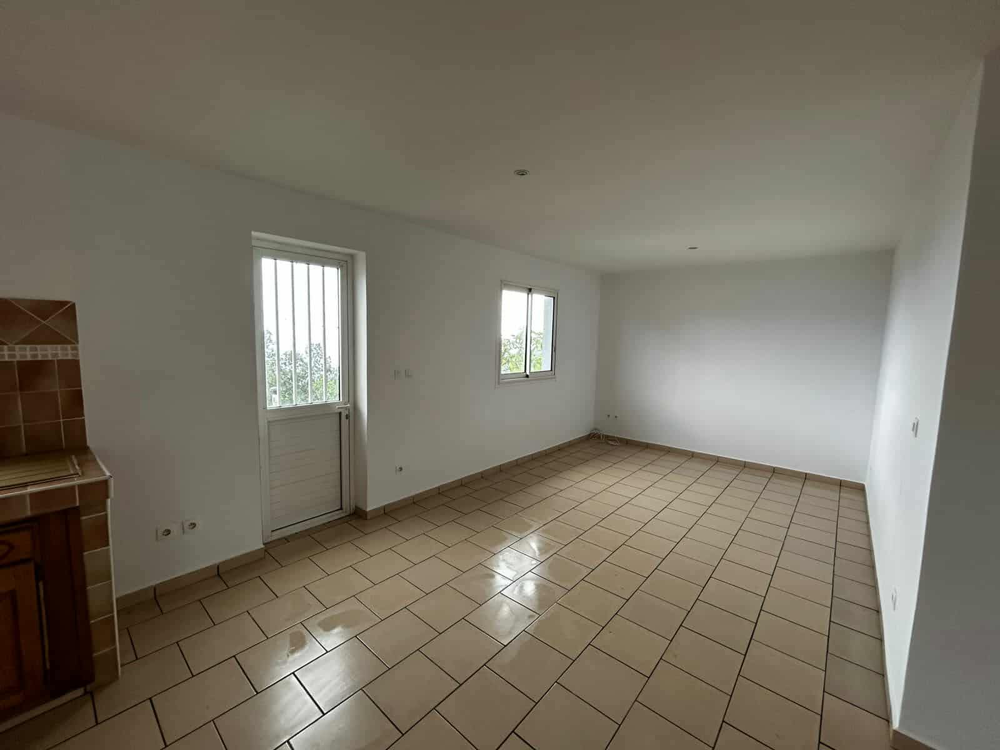 SAINT JOSEPH 97480 - VILLA EN BON ETAT GENERAL - LUMINEUSE - MAGNIFIQUE VUE MER