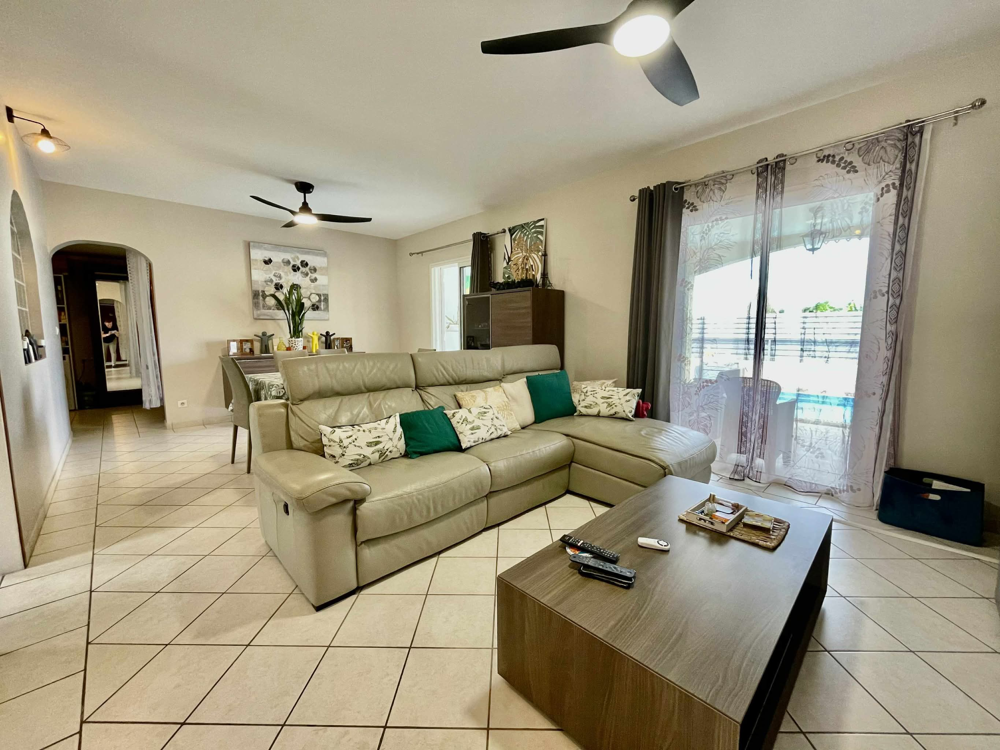 SAINT JOSEPH 97480 - VILLA AVEC PISCINE - CHAMBRES CONFORTABLES - FONCTIONNELLE - PROCHE DU CENTRE