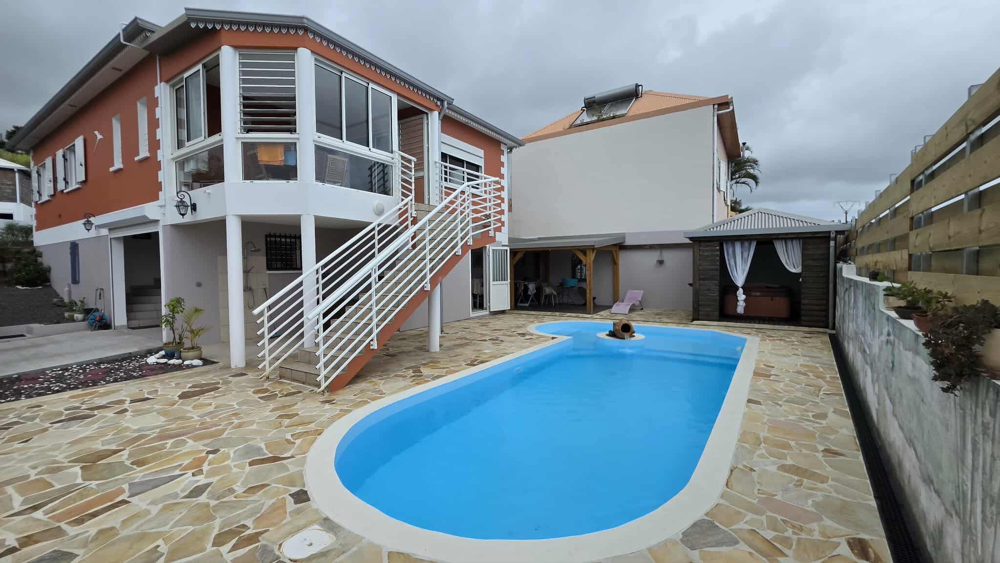 Maison 4 pièces 96 m² · à Petite Ile · 96 m² · 462 000 €