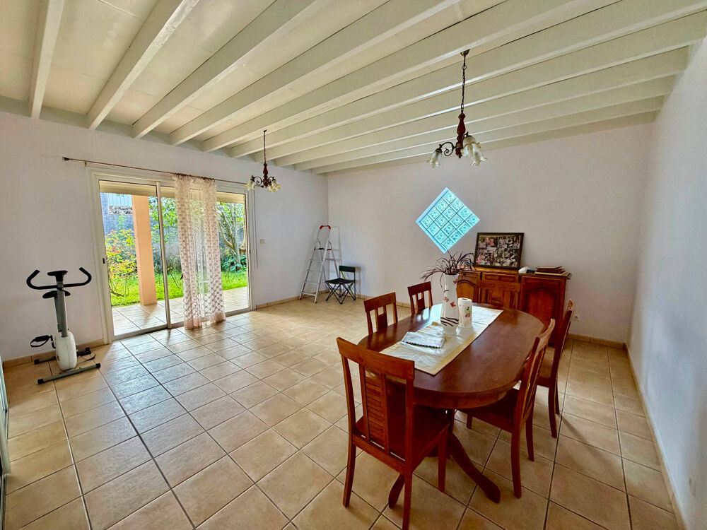 SAINT JOSEPH 97480 - VILLA F5 À ÉTAGE - ENTRETENUE - BEAUX VOLUMES - VASTE TERRAIN - QUARTIER RECHERCHÉ