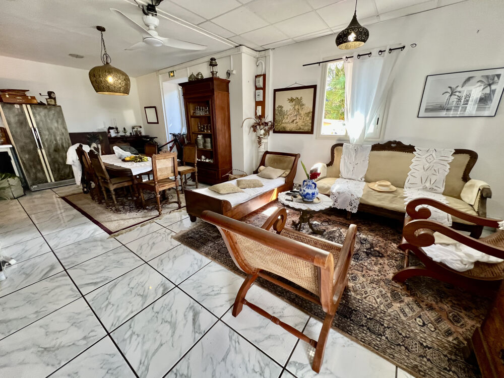 SAINT JOSEPH 97480 - VILLA AUTHENTIQUE - PLEIN CENTRE VILLE - POTENTIEL INDENIABLE