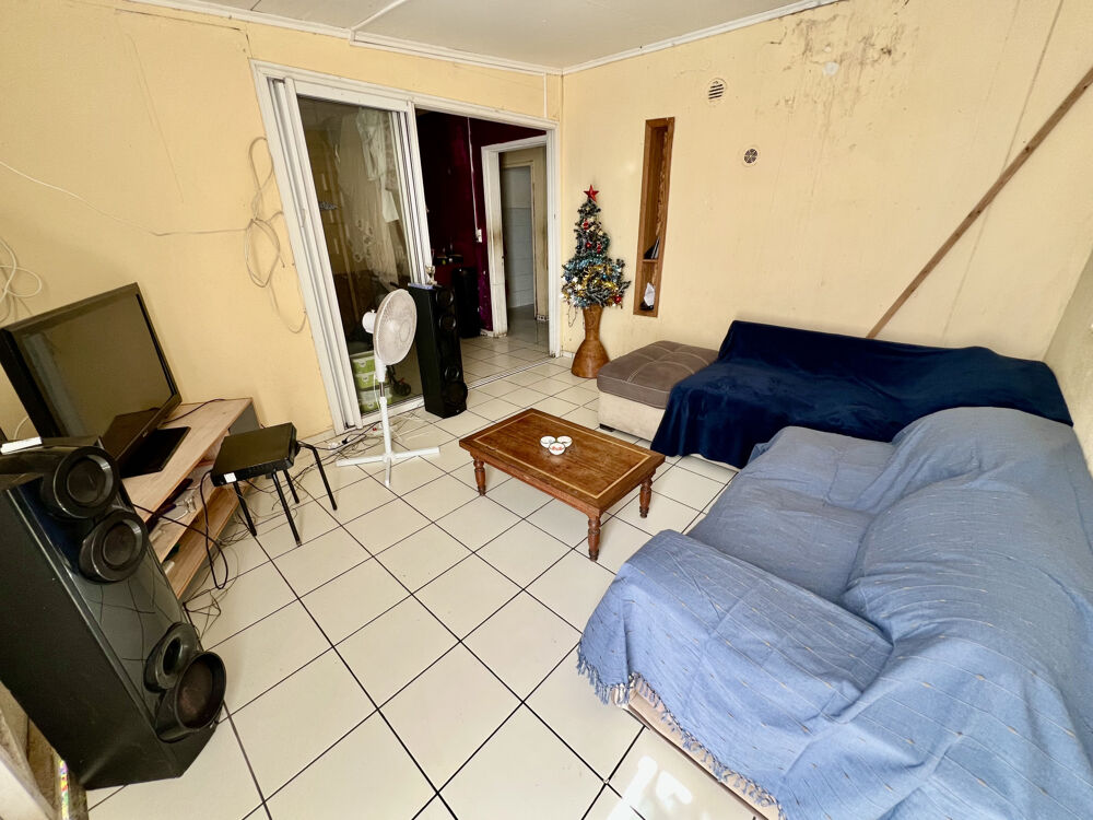 SAINT JOSEPH 97480 - ENSEMBLE IMMOBILIER À RAFRAÎCHIR - EMPLACEMENT DE CHOIX