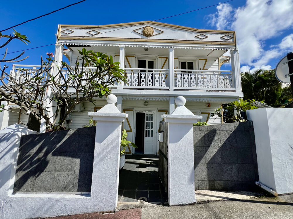 SAINT JOSEPH 97480 - VILLA AUTHENTIQUE - EN PLEIN CENTRE - POTENTIEL INDENIABLE