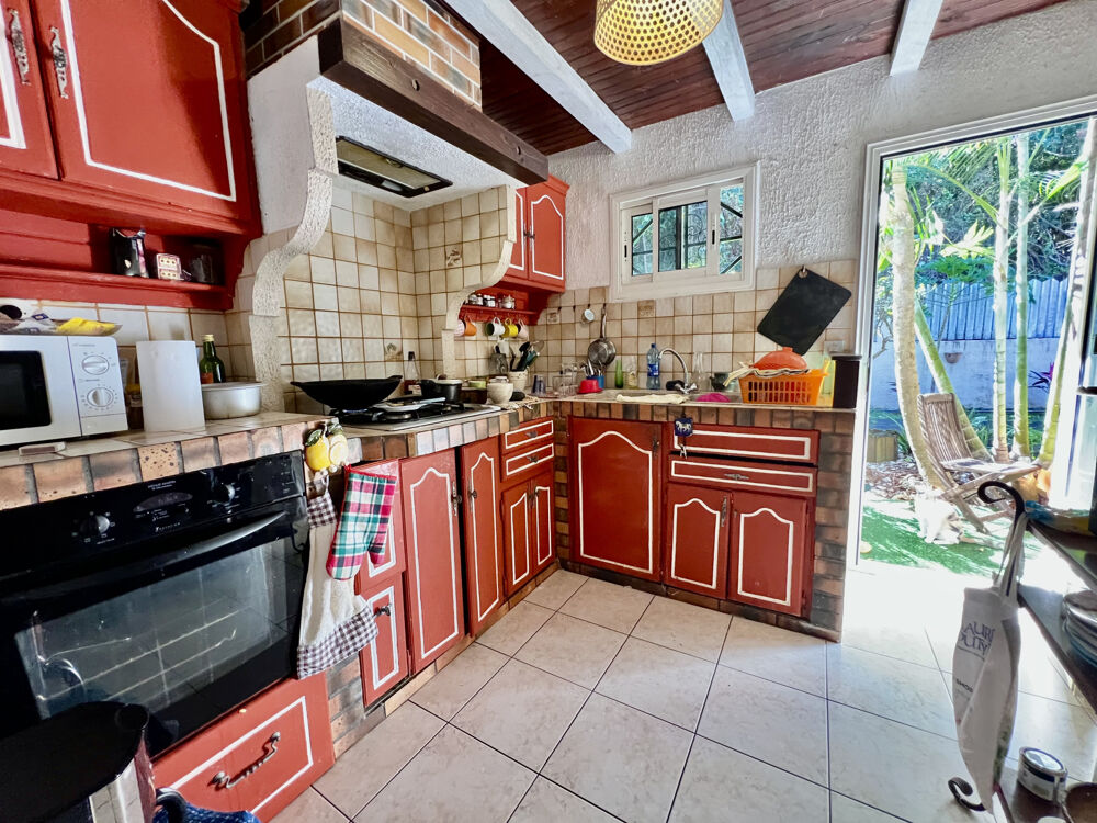 Vente Maison SAINT JOSEPH 97480 - MAISON T4 - BEAUX VOLUMES - VASTE PARCELLE - QUARTIER AGRÉABLE St joseph