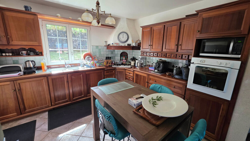 SAINT JOSEPH 97480 - ENSEMBLE IMMOBILIER - BON RENDEMENT - PISCINE - PROCHE COMMODITÉS