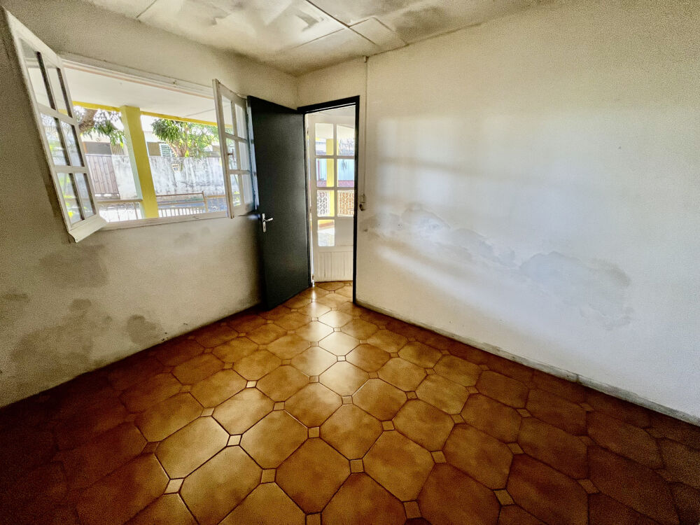 Vente Maison SAINT PIERRE 97480 - MAISON T4 - DE PLAIN-PIED - BEAUX VOLUMES - PROCHE COMMODITÉS St pierre