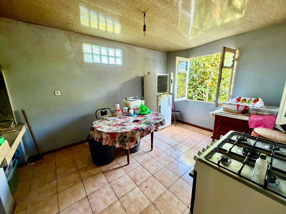 Vente Maison SAINT JOSEPH 97480 - VILLA F5 À ÉTAGE - ENTRETENUE - BEAUX VOLUMES - VASTE TERRAIN - QUARTIER RECHERCHÉ St joseph