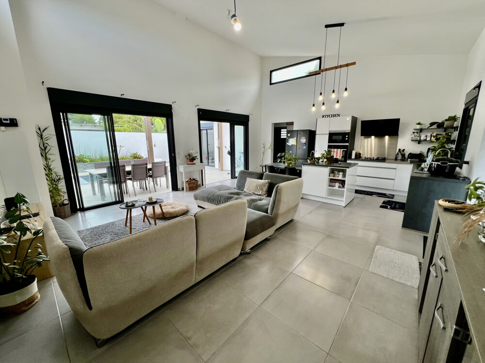 Vente Maison SAINT JOSEPH 97480 - VILLA MODERNE - RÉCENTE - BEAUX VOLUMES - PISCINE - CADRE AGRÉABLE St joseph