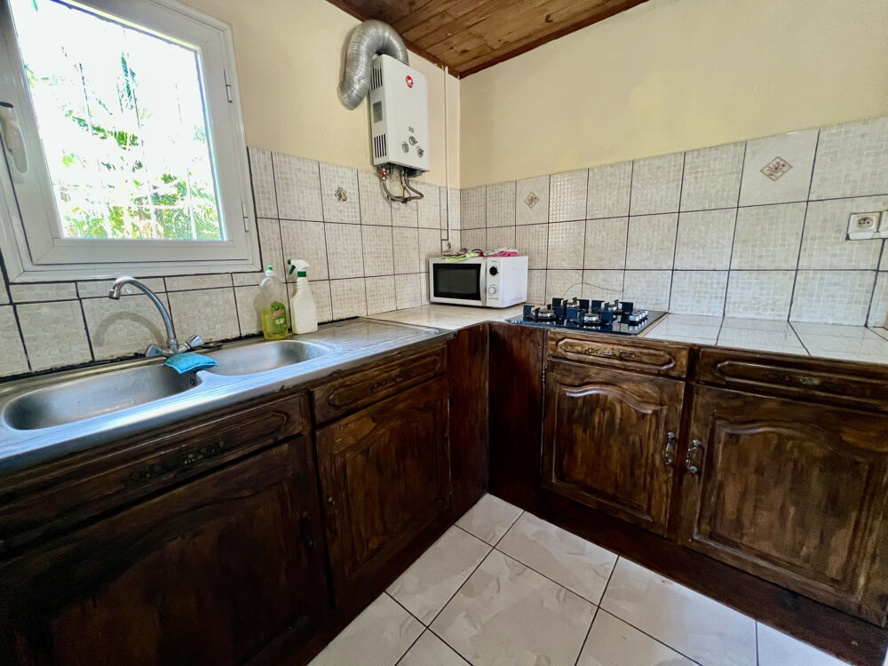 SAINT JOSEPH 97480 - VILLA F3 HABITABLE DE SUITE -VARANGUE + GARAGE - TERRAIN CLOS ET PISCINABLE - FACILE D'AC