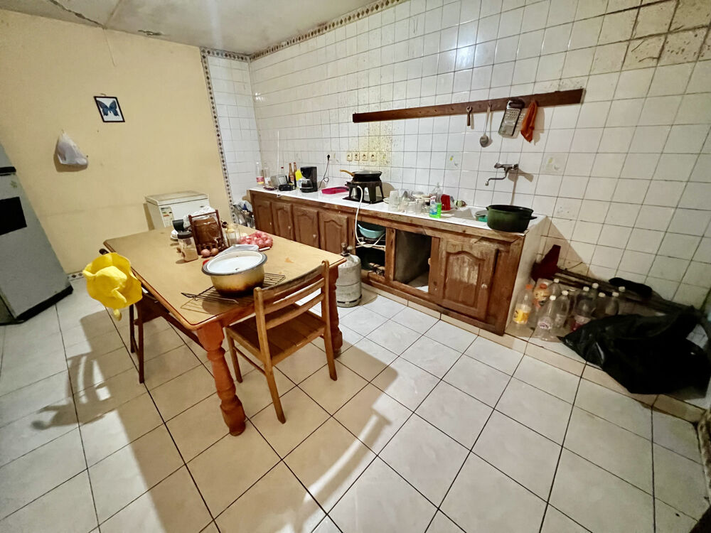 SAINT JOSEPH 97480 - ENSEMBLE IMMOBILIER À RAFRAÎCHIR - EMPLACEMENT DE CHOIX
