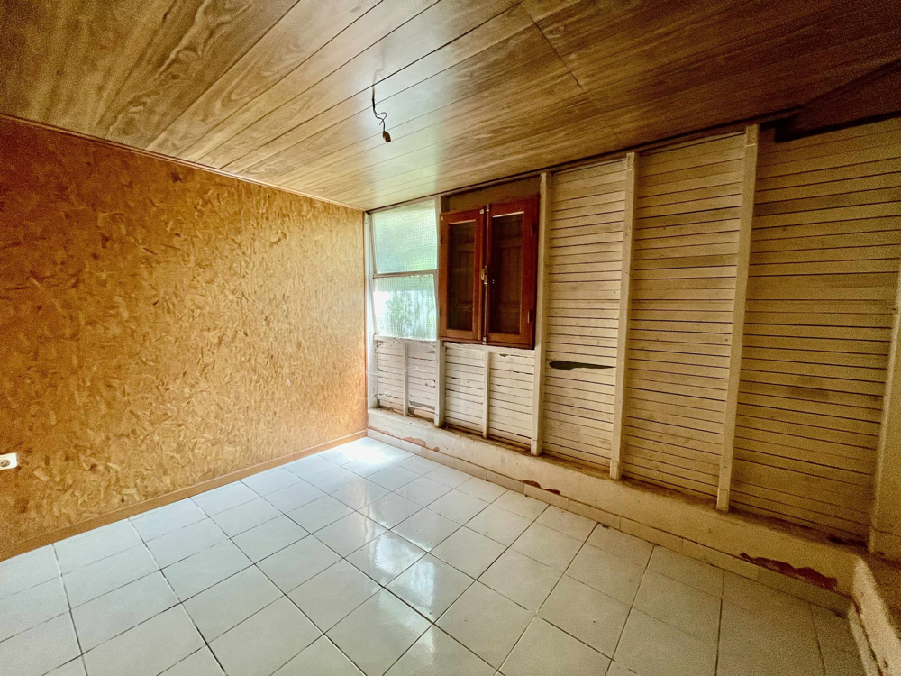SAINT JOSEPH 97480 - MAISON DE PLAIN PIED - TRAVAUX À PRÉVOIR - ENVIRONNEMENT CALME