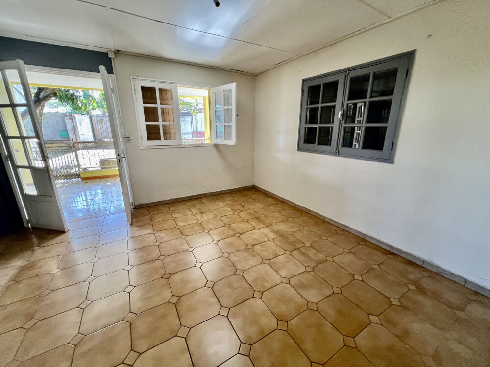 Vente Maison SAINT PIERRE 97480 - MAISON T4 - DE PLAIN-PIED - BEAUX VOLUMES - PROCHE COMMODITÉS St pierre