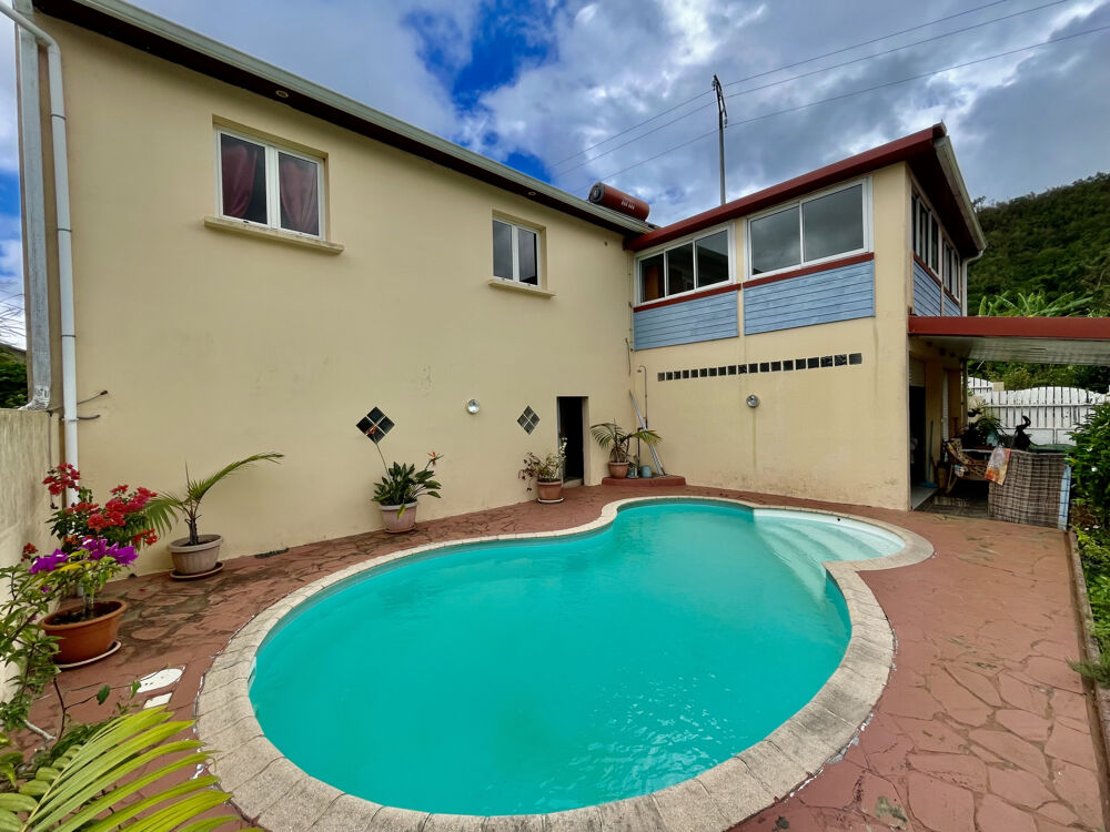 SAINT JOSEPH 97480 - GRANDE MAISON - SECTEUR CALME - BEAUX VOLUMES - VUE MONTAGNE - PISCINE