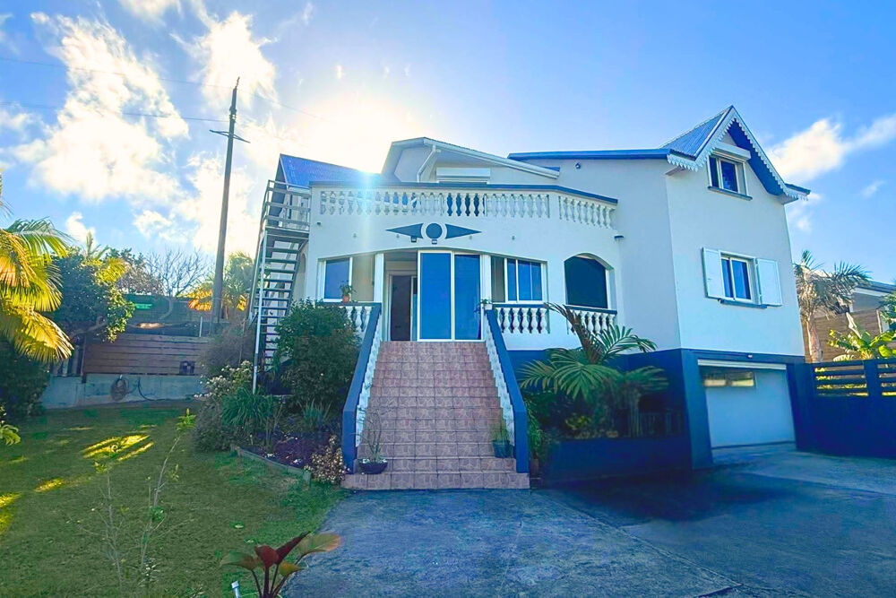 Vente Maison SAINT PIERRE 97410 - VILLA À ÉTAGE - BEAUX VOLUMES - FORT POTENTIEL - BELLE VUE - QUARTIER CALME St pierre