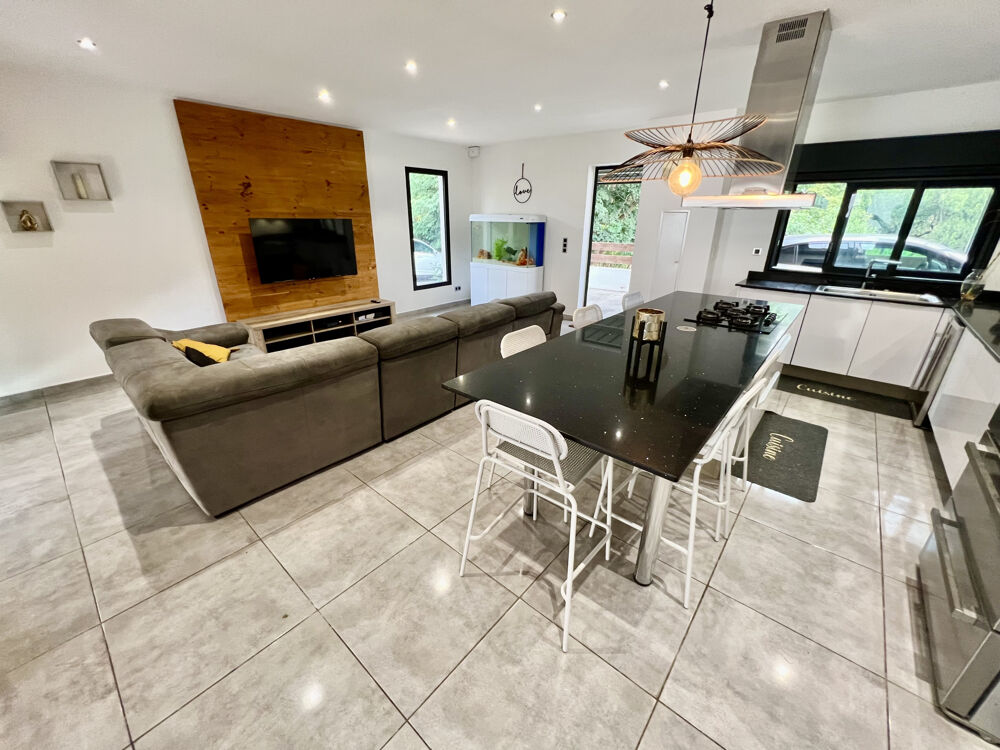 Vente Maison SAINT PIERRE 97410 - VILLA DE CHARME - CHAMBRES SPACIEUSES - PISCINE - TERRAIN CLOS - COMMODITÉS À PROXIMITÉ St pierre