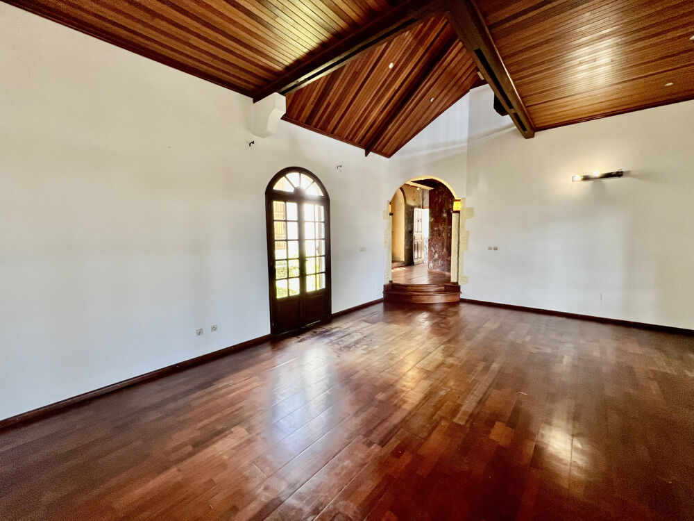 TAMPON 97430 - VILLA D'EXCEPTION - CADRE DE VIE AGRÉABLE - BEAUX VOLUMES - CONFORT ET CALME - QUARTIER RECHERC
