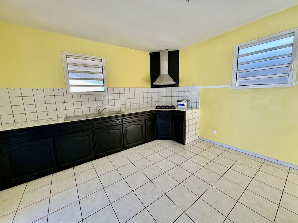 SAINT JOSEPH 97480 - VILLA F4 - LUMINEUSE - AGREABLE À VIVRE - PROCHE DES COMMODITÉS