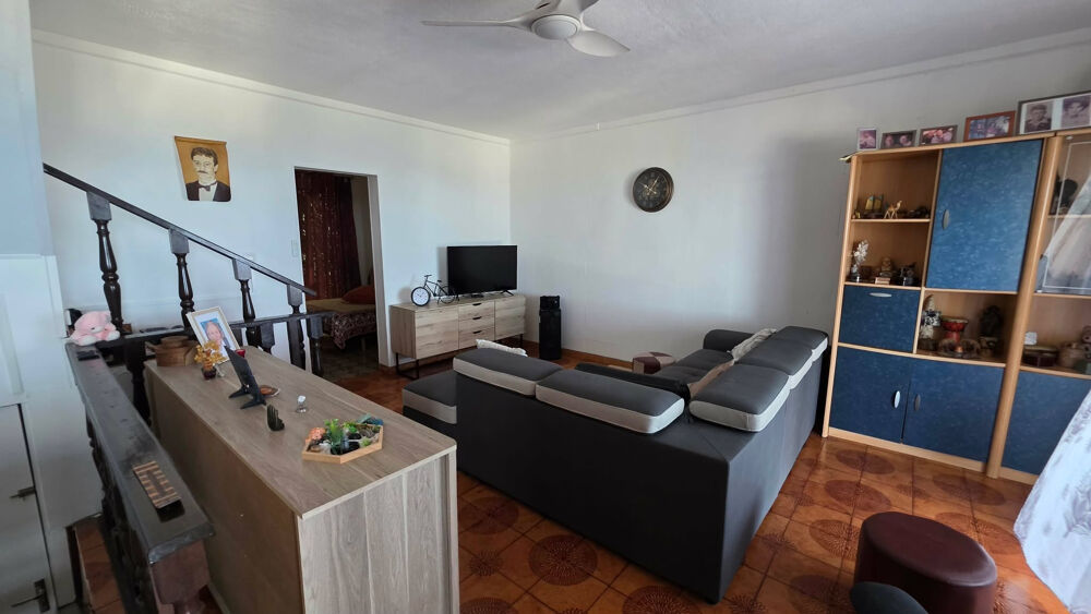 SAINT JOSEPH 97480 - ENSEMBLE IMMOBILIER - PARKING - RENTABILITÉ IMMÉDIATE - FACILE D'ACCÈS