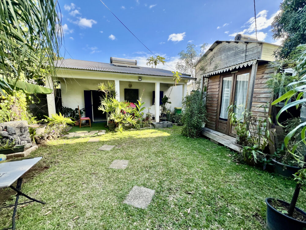 SAINT PIERRE 97410 - VILLA F3 DE PLAIN PIED - À RAFRAÎCHIR - EMPLACEMENT DE CHOIX
