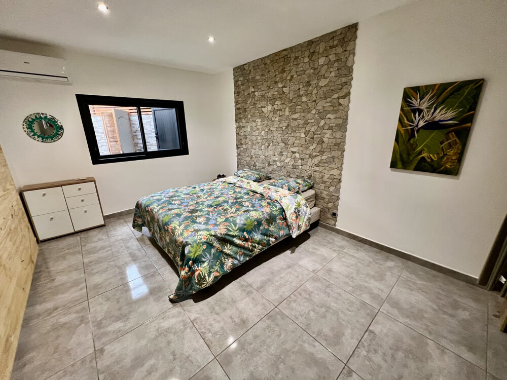 Vente Maison SAINT PIERRE 97410 - VILLA DE CHARME - CHAMBRES SPACIEUSES - PISCINE - TERRAIN CLOS - COMMODITÉS À PROXIMITÉ St pierre