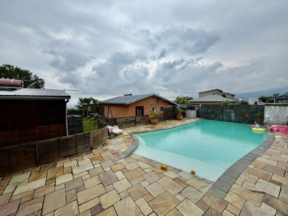 Maison 6 pièces 143 m² · à St Pierre · 143 m² · 583 000 €