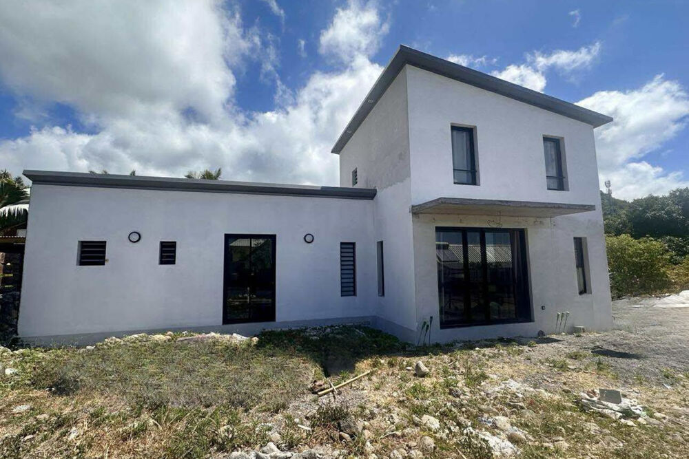 SAINT JOSEPH 97480 - VILLA F4 À TERMINER - SECTEUR CALME - PROCHE DES COMMODITÉS - BEAU POTENTIEL