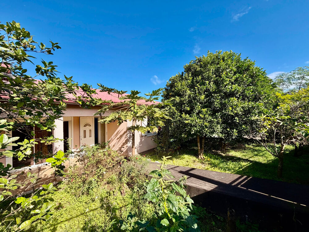Vente Maison SAINT JOSEPH 97480 - VILLA F5 À ÉTAGE - ENTRETENUE - BEAUX VOLUMES - VASTE TERRAIN - QUARTIER RECHERCHÉ St joseph