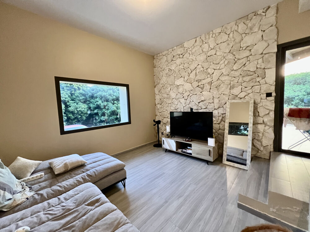 Vente Maison SAINT PIERRE 97410 - VILLA MODERNE - EN EXCLUSIVITÉ - TRÈS BEAUX VOLUMES - VASTE TERRAIN - QUARTIER AGRÉABLE St pierre
