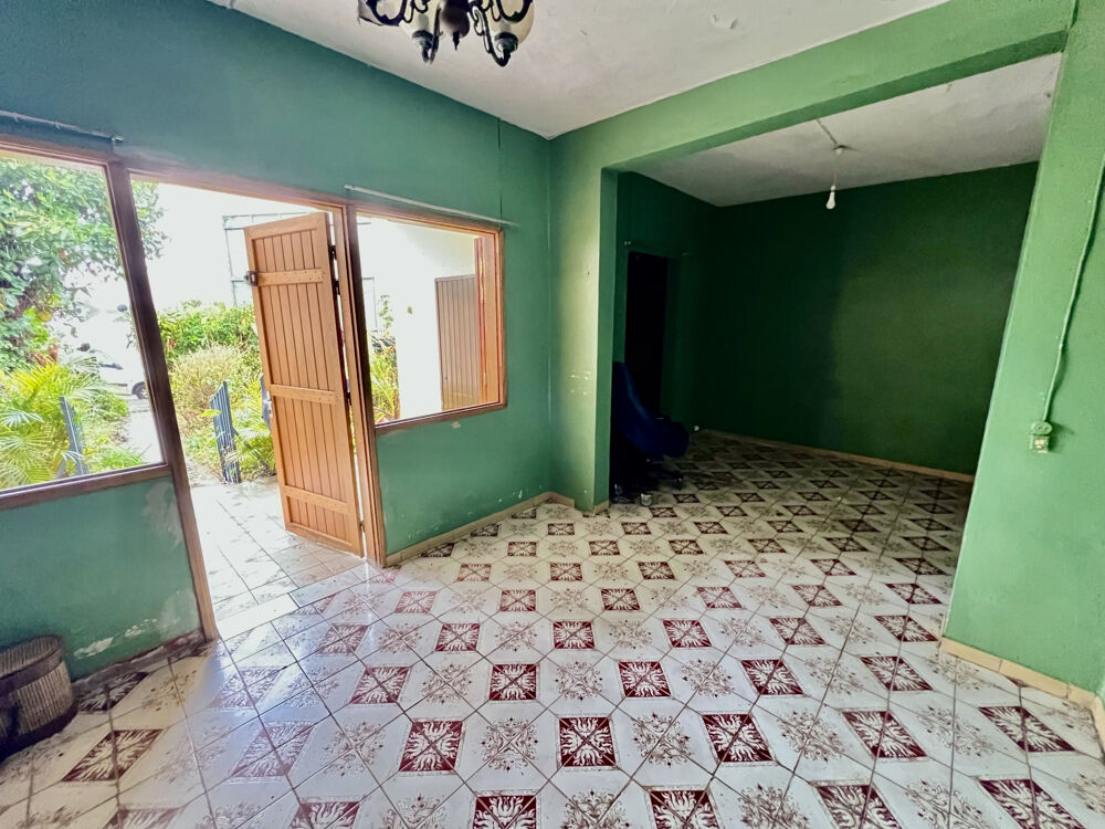 Vente Maison TAMPON 97430 - MAISON DE PLAIN PIED - À RAFRAÎCHIR - EMPLACEMENT DE CHOIX Le tampon