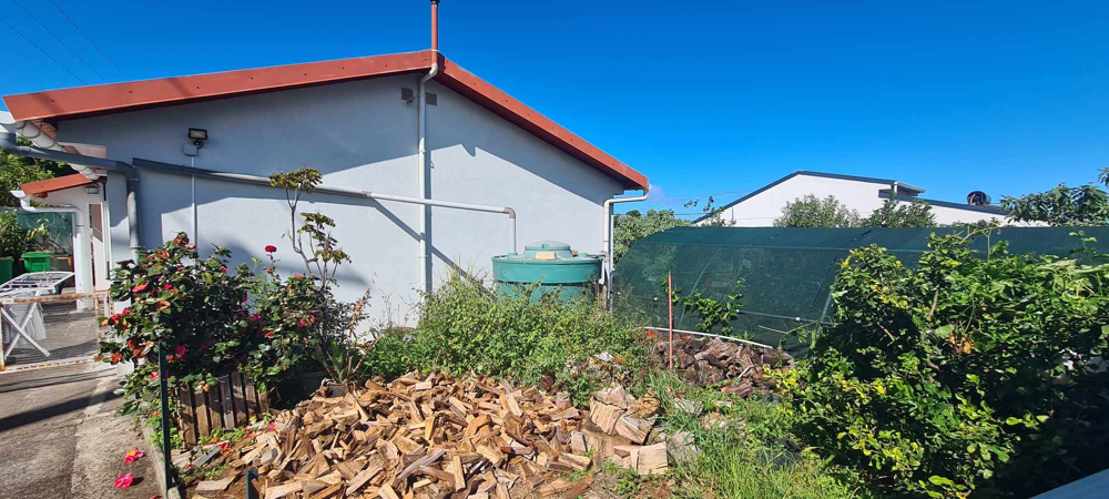 SAINT JOSEPH 97480 - MAISON F3/4 ENTRETENUE ET AGREABLE - MEZZANINE