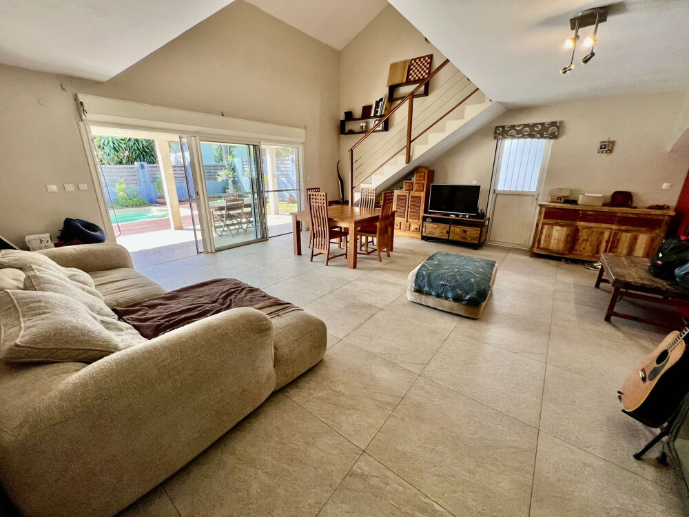 SAINT PIERRE 97410 - VILLA F6 FONCTIONNELLE - BEAUX VOLUMES - PISCINE - SECTEUR RESIDENTIEL - FACILE D'ACCES