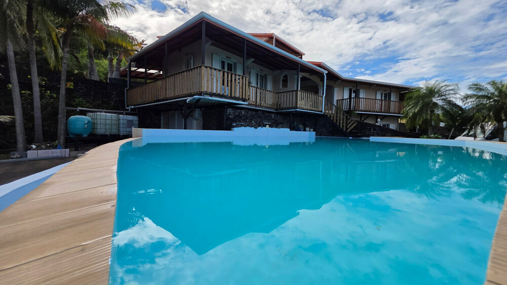 SAINT JOSEPH 97480 - ENSEMBLE IMMOBILIER - BON RENDEMENT - PISCINE - PROCHE COMMODITÉS