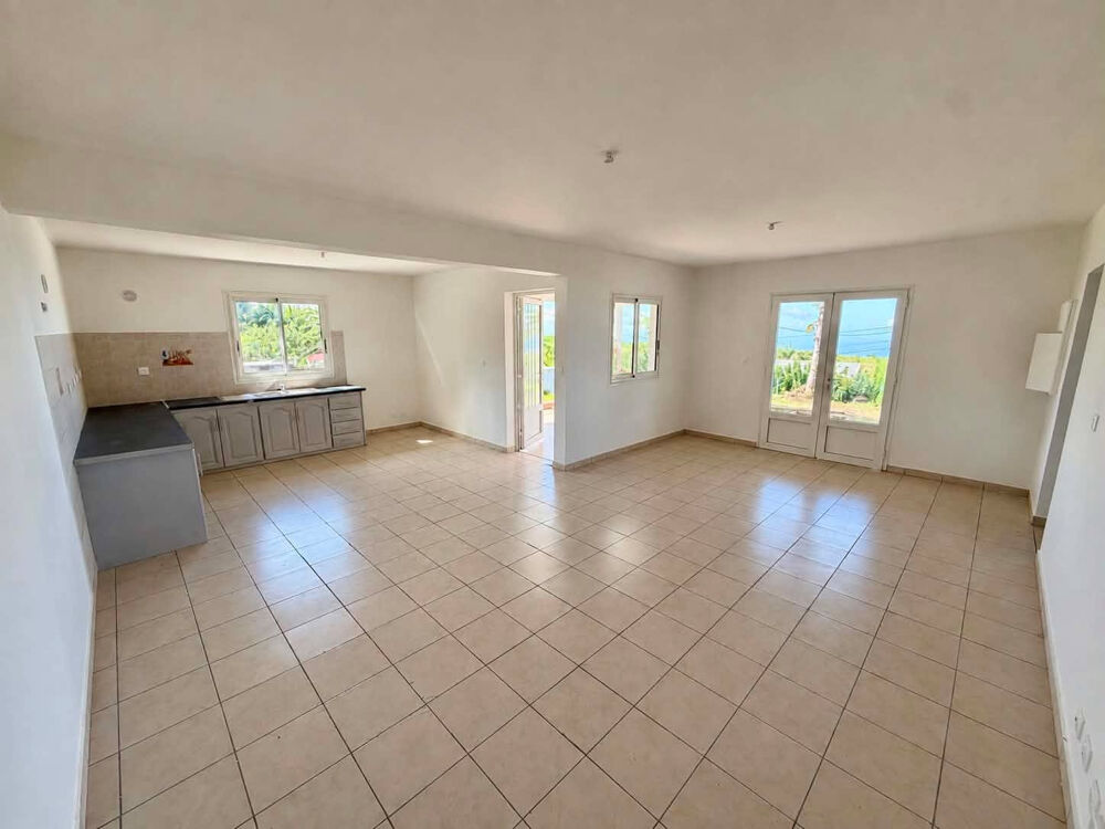 SAINT JOSEPH 97480 - VILLA T5 - VOLUMES AGRÉABLES - BELLE VUE - QUARTIER CALME
