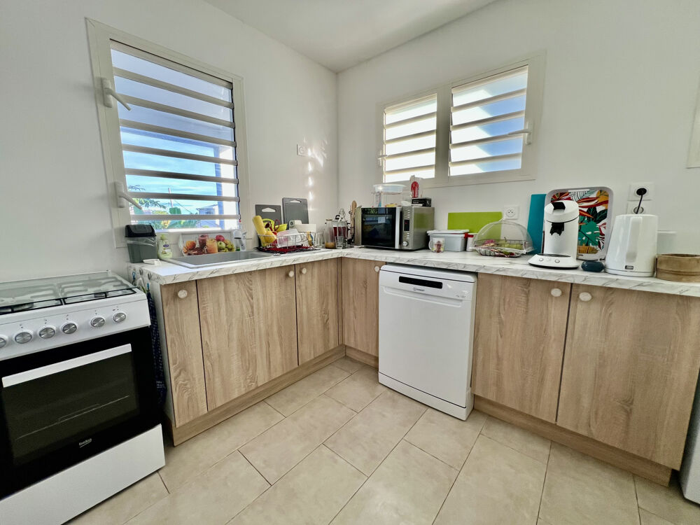 RAVINE DES CABRIS 97432 - VILLA MODERNE ET RECENTE - BIEN SITUEE - TERRAIN PLAT ET CLOS