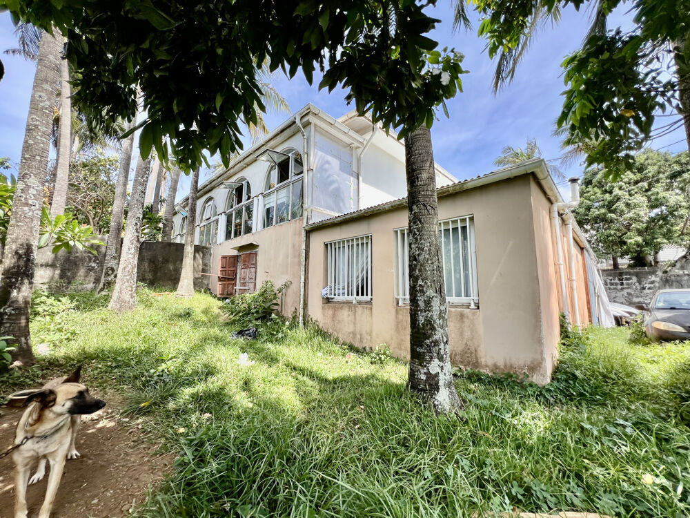 SAINT JOSEPH 97480 - ENSEMBLE IMMOBILIER À RAFRAÎCHIR - EMPLACEMENT DE CHOIX