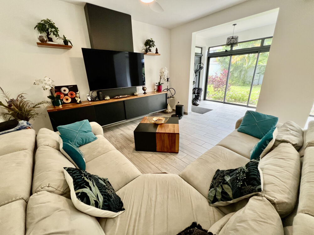 Vente Maison SAINT JOSEPH 97480 - VILLA EN PARFAIT ÉTAT - LUMINEUX - BEAUX VOLUMES - GARAGE - GRAND TERRAIN - PISCINE - FAC St joseph