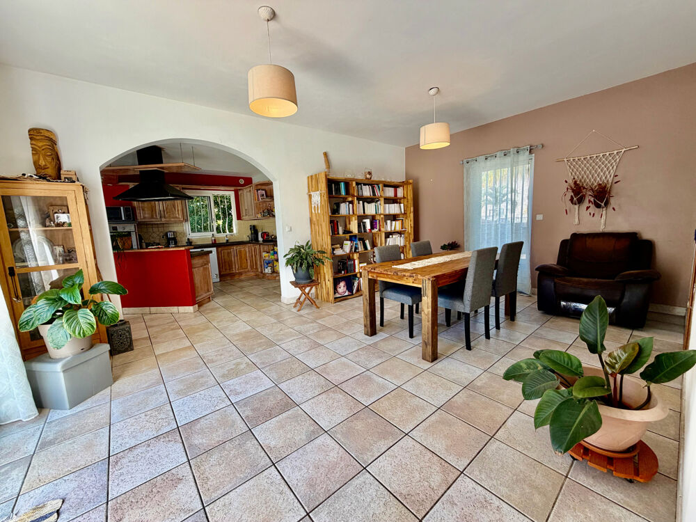 SAINT JOSEPH 97480 - VILLA FAMILIALE - PISCINE - QUARTIER AGRÉABLE - PROXIMITÉ DES COMMODITÉS