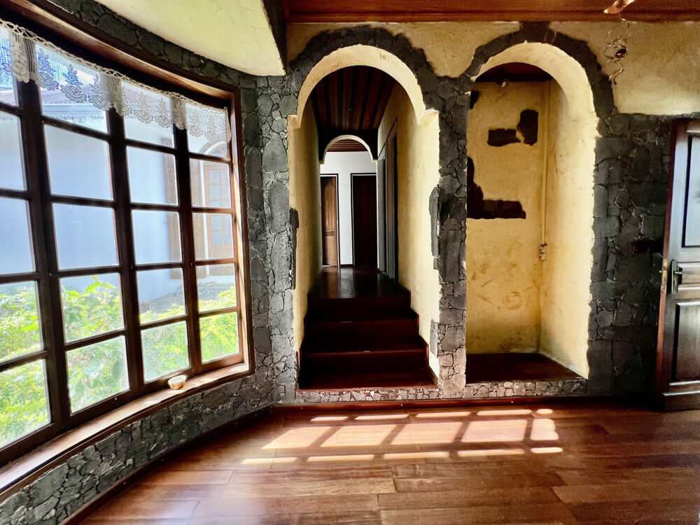 Vente Maison TAMPON 97430 - VILLA D'EXCEPTION - CADRE DE VIE AGRÉABLE - BEAUX VOLUMES - CONFORT ET CALME - QUARTIER RECHERC Le tampon