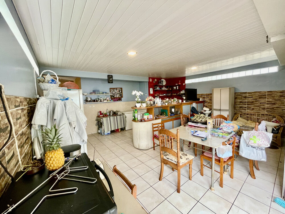 SAINT JOSEPH 97480 - GRANDE MAISON - SECTEUR CALME - BEAUX VOLUMES - VUE MONTAGNE - PISCINE